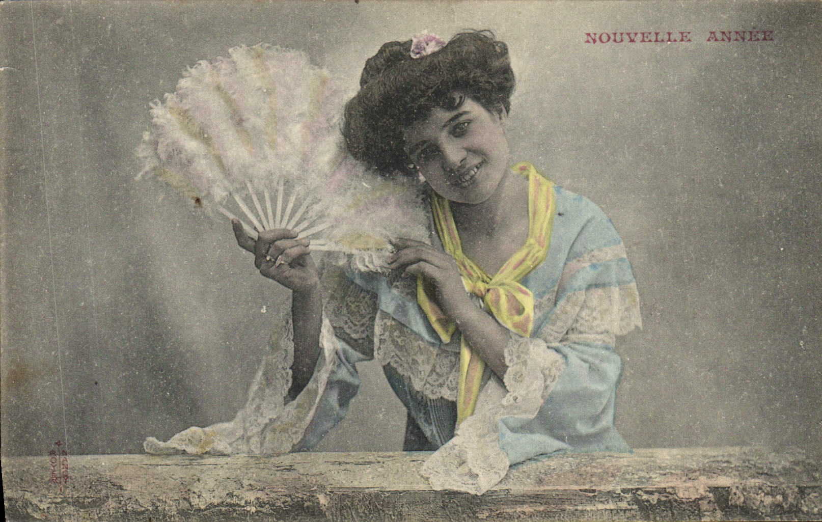 Jeune femme avec éventail — Nouvelle Année — SIAA, n° 144