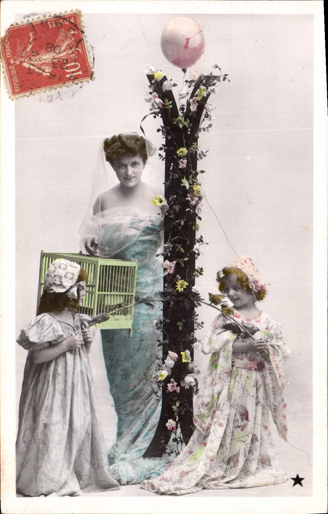 Femme et deux jeunes filles avec oiseaux — éditeur Emilio Graphte, Paris