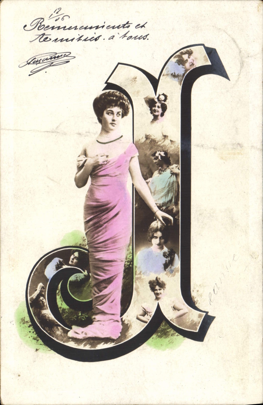 Femme en robe rose — Lettre initiale ornée de portraits — Lychnographie (Photographie)