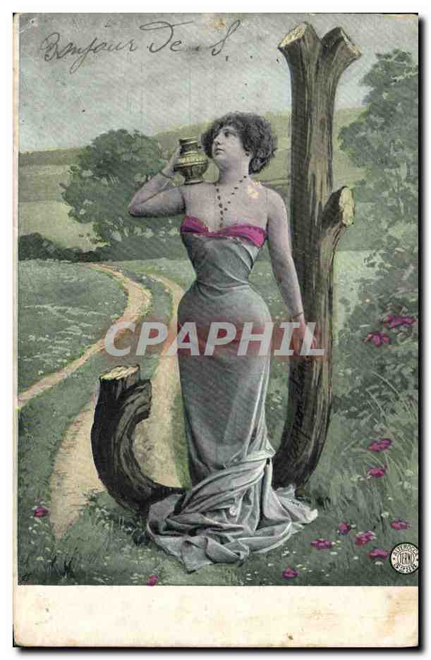 Femme en robe grise tenant une lampe — scène champêtre — éditeur 'L'Écho' n° 124