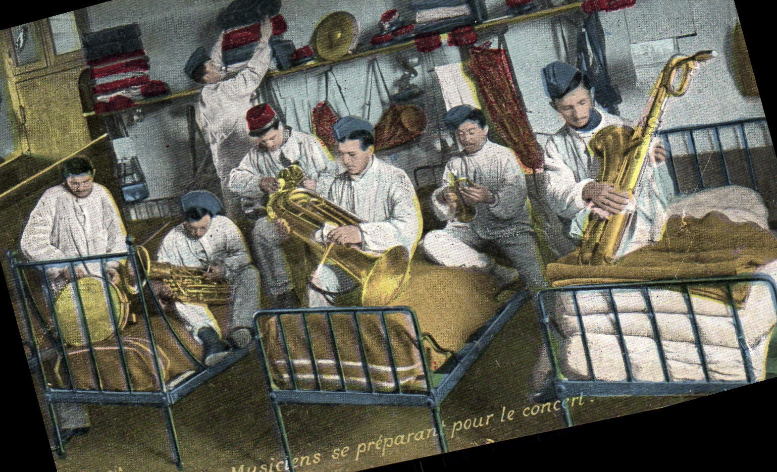 Musiciens se préparant pour le concert — Infanterie — éditeur Aquitaine, n° 3595