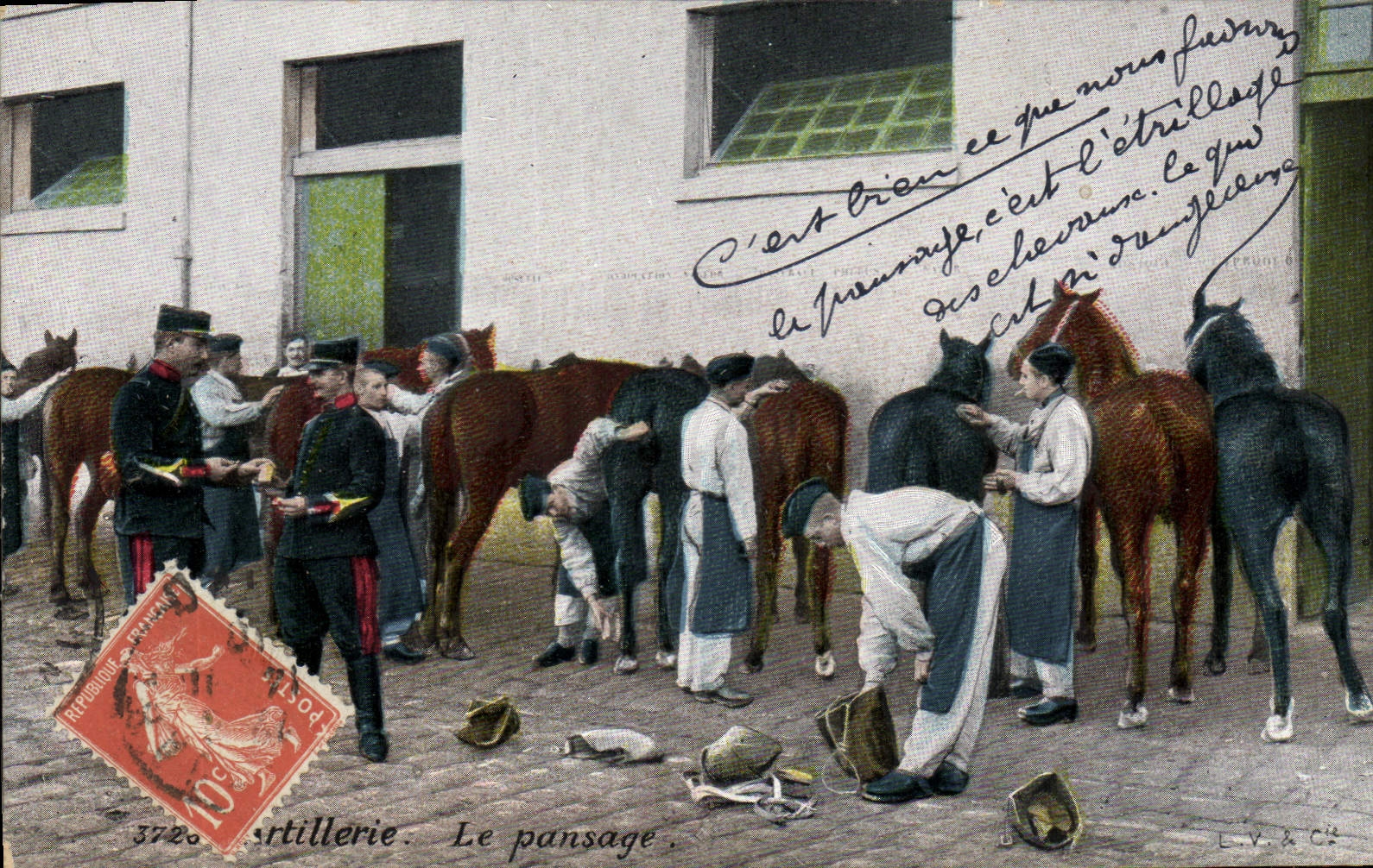 CPA Militaria Artillerie Le pansage Chevaux 