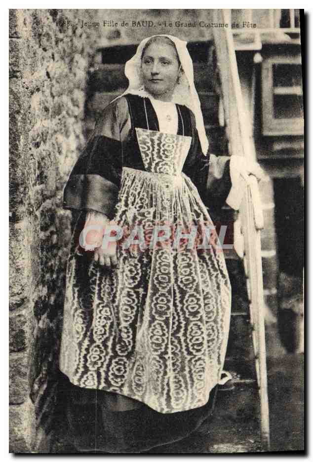 CPA Folklore Fille de Baud Le grand costume de fete