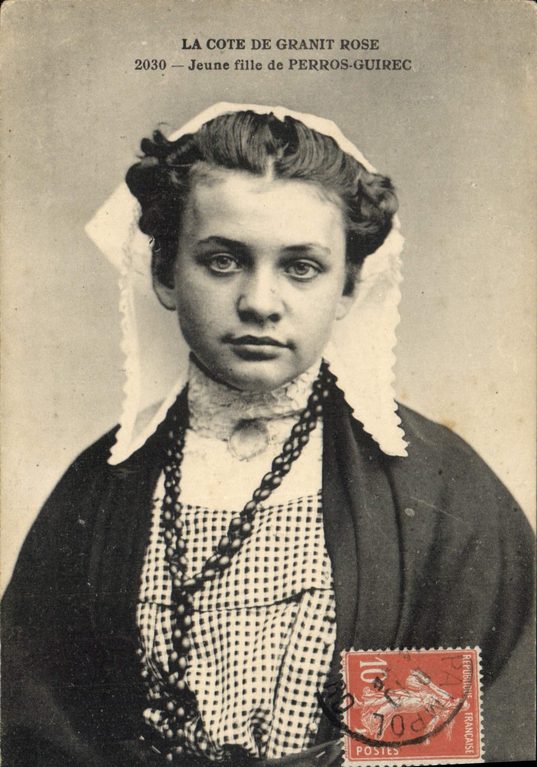 CPA Folklore Jeune fille de Perros Guirec