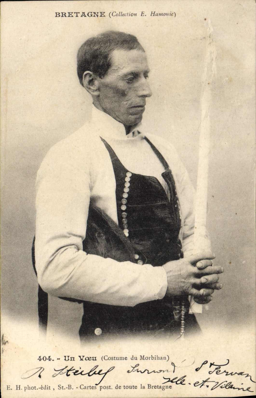 CPA Folklore Un voeu Costume du Morbihan