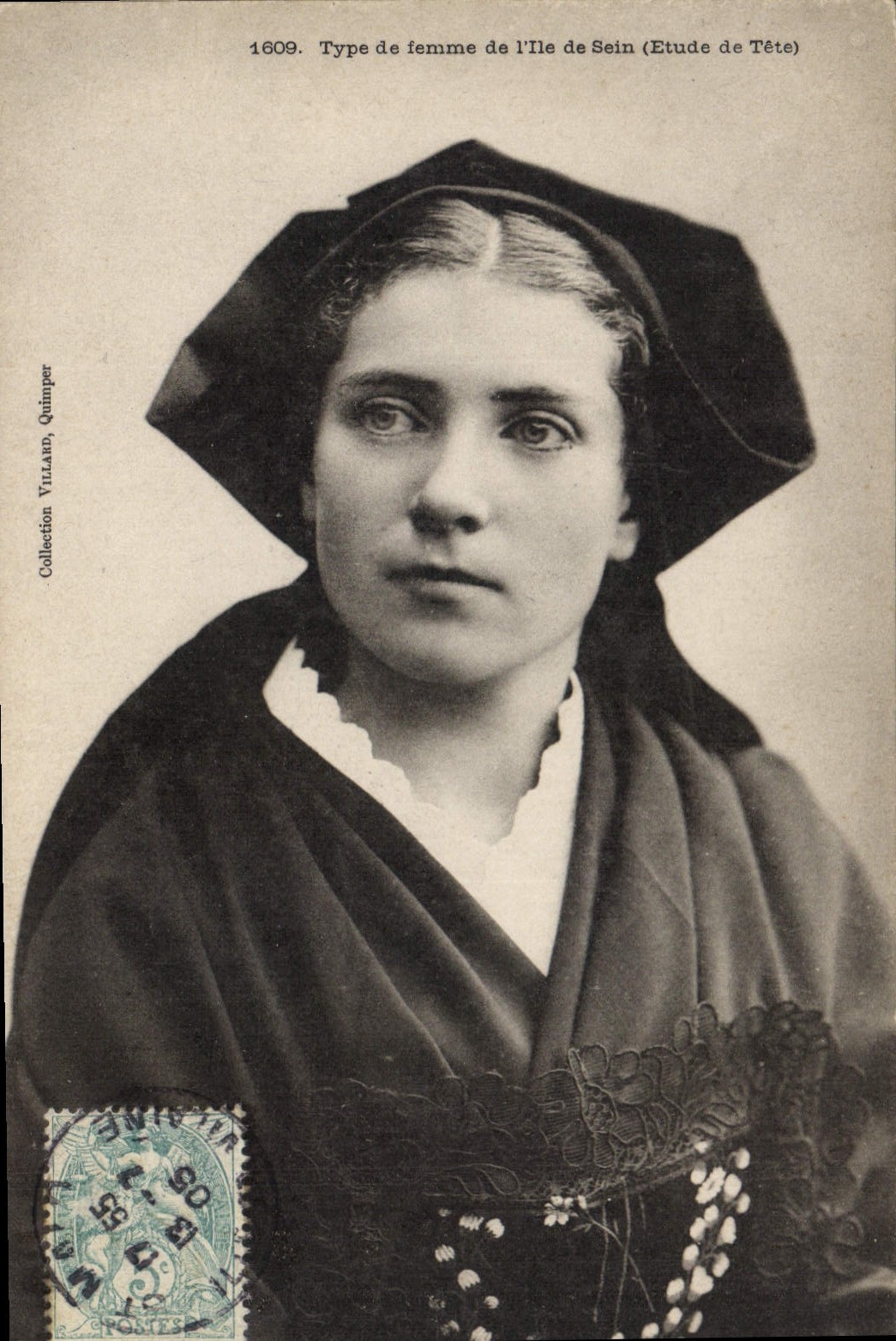 CPA Folklore Type de femme de l'Ile de Sein Etude de tete