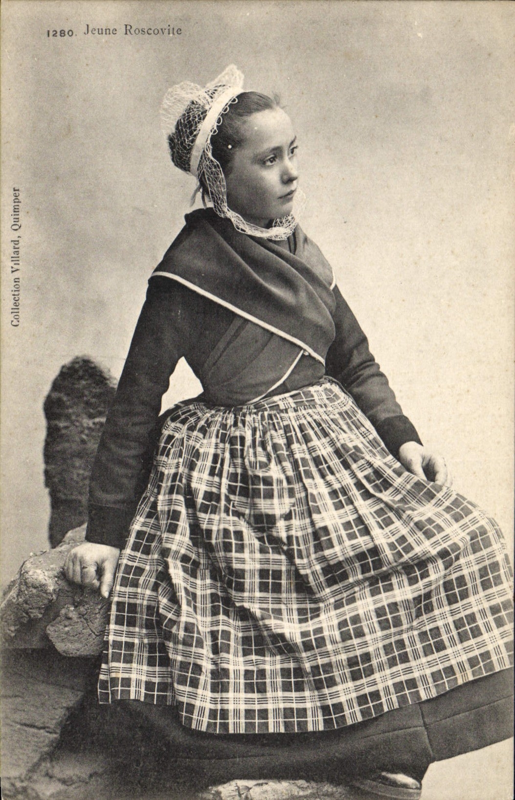 CPA Folklore Jeune Roscovite