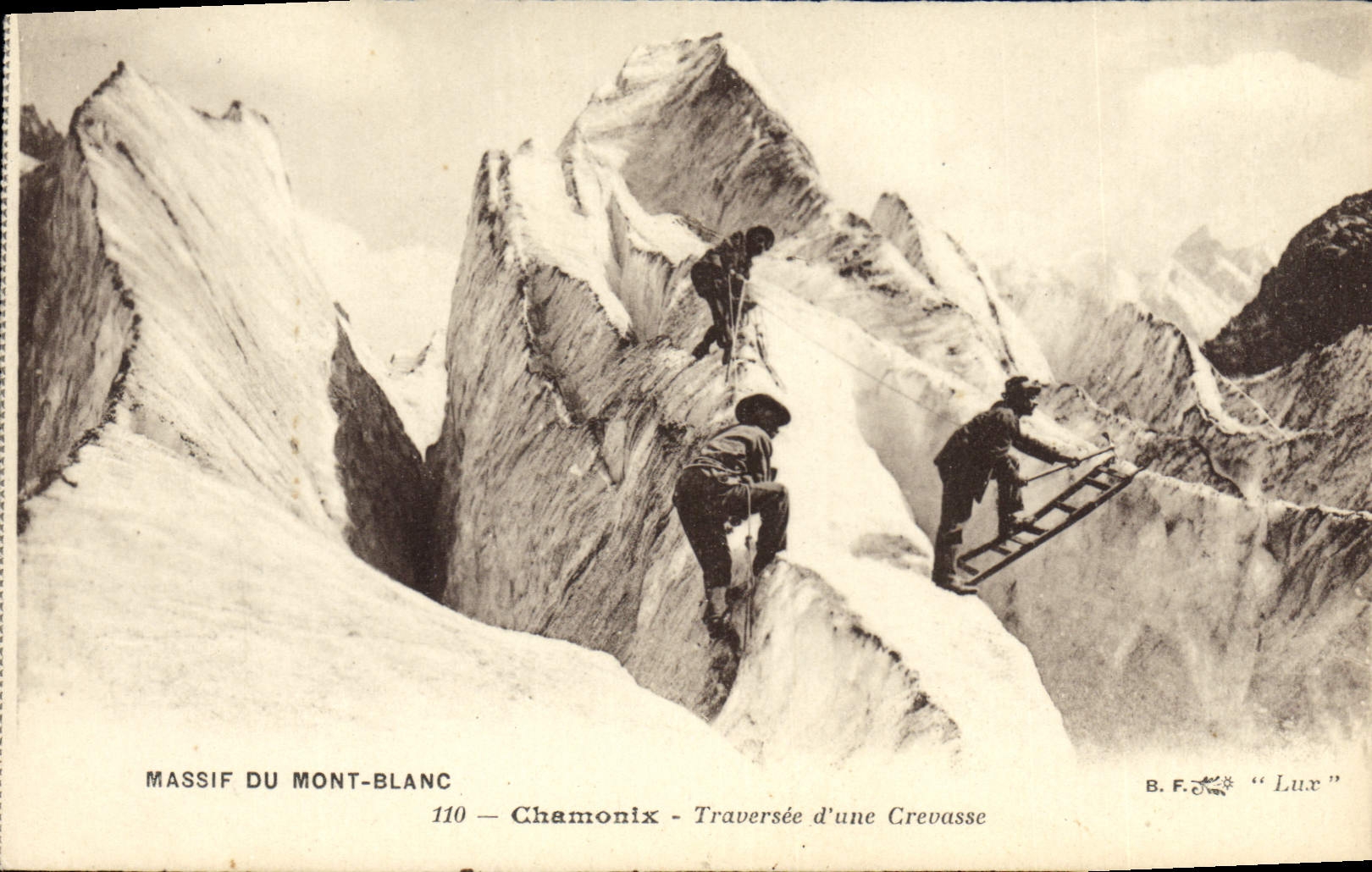 CPA Alpinisme Chamonix Traversee d'une crevasse 