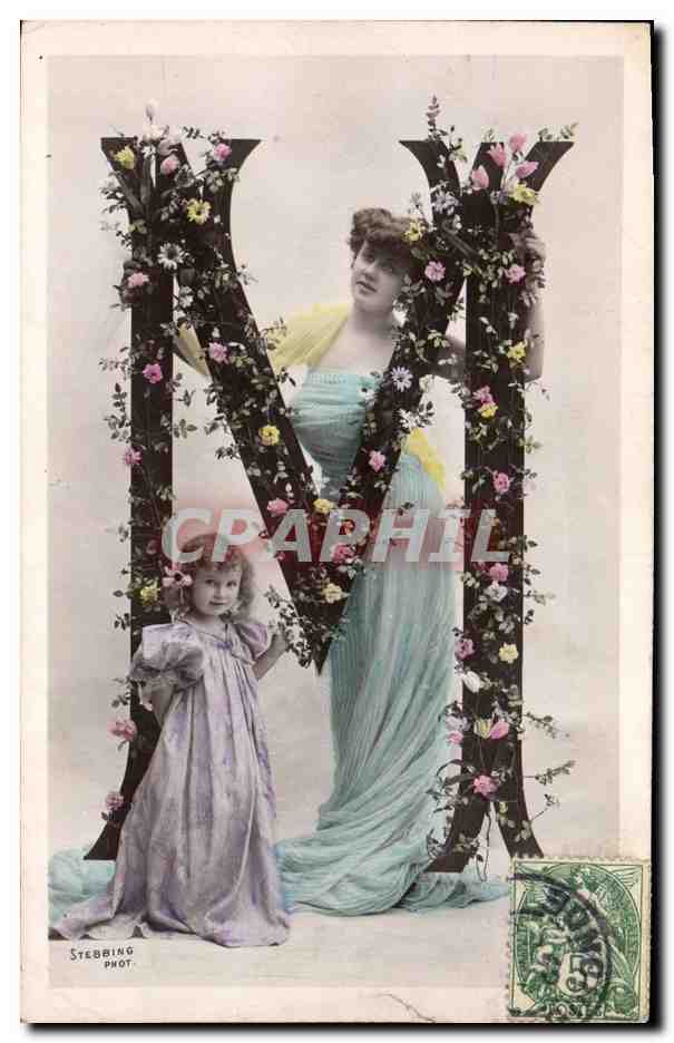 CPA Fantaisie Femme Lettres Lettre M 