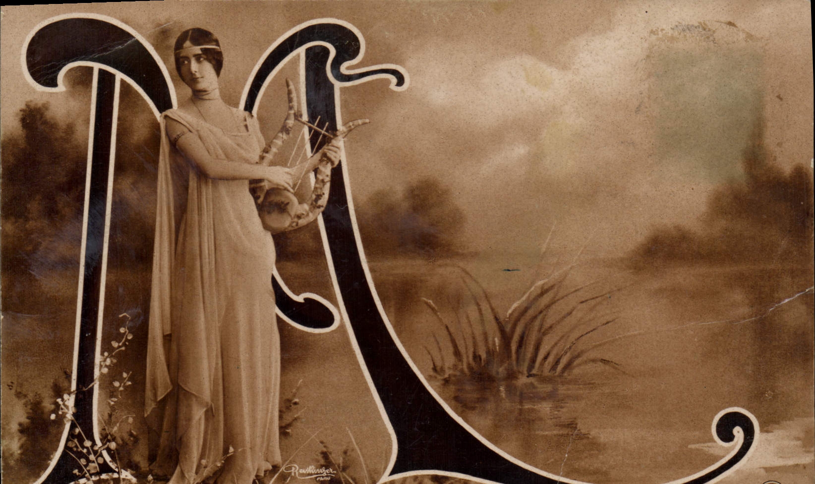 Femme en robe antique jouant de la lyre — Raethlager — n° 102