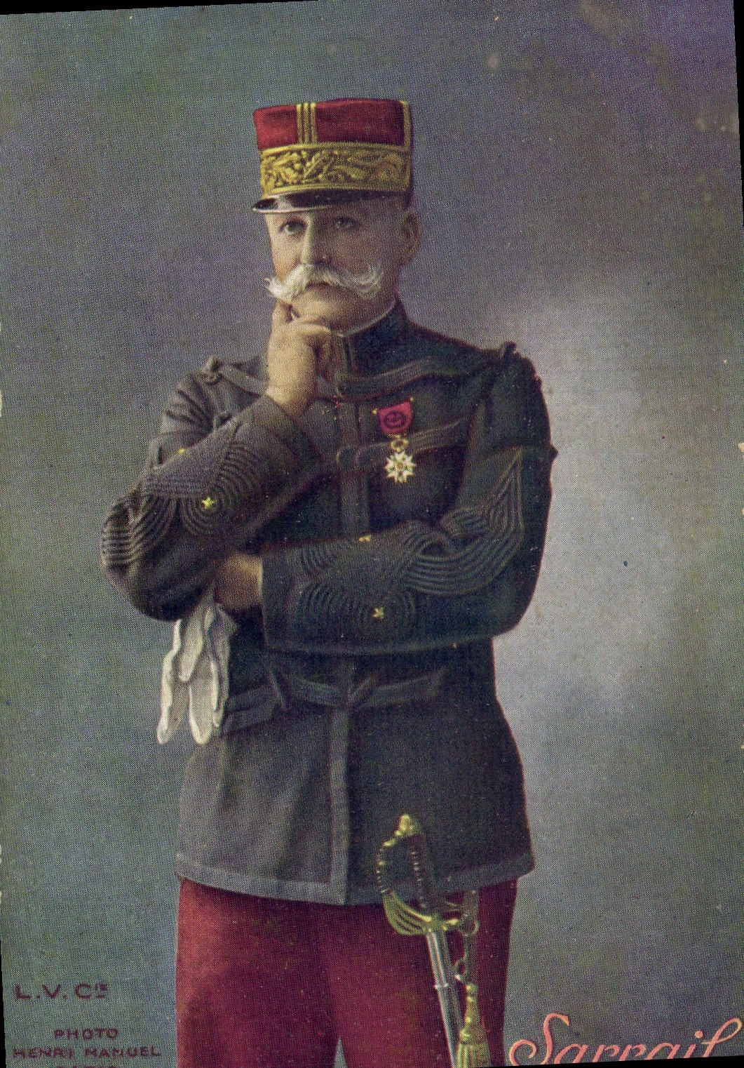 Officier militaire — portrait en uniforme — Photo Henri Manguel, Sarraïl