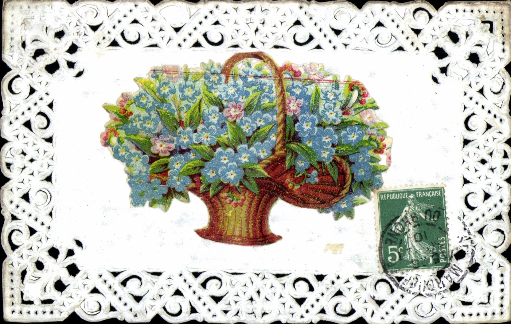 Mazzo di fiori — cartolina decorata con pizzo — editore non visibile