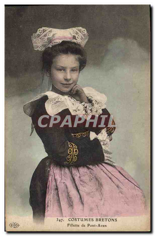 CPA Folklore Costumes Bretons Fillette de Pont Aven 