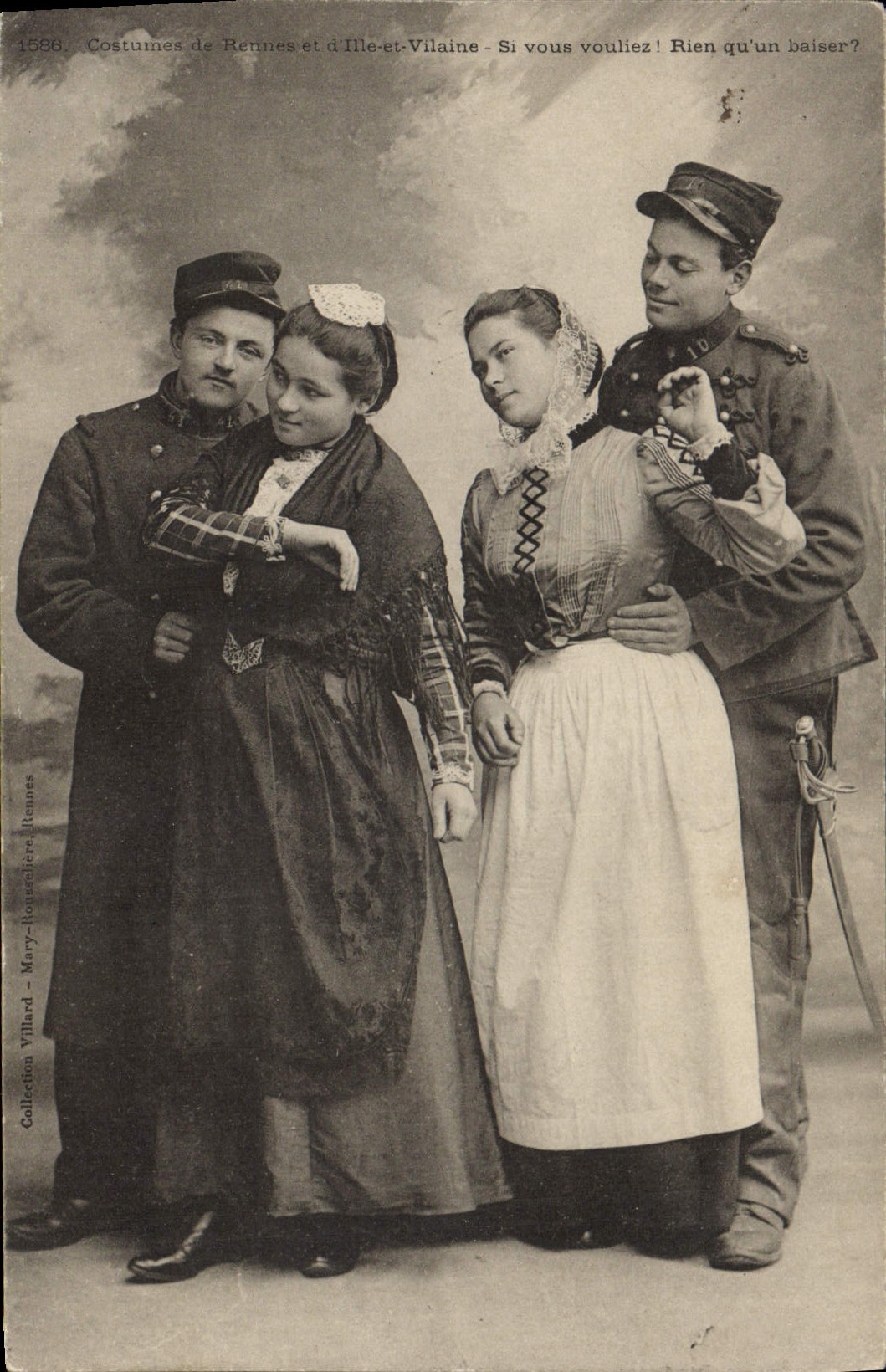 CPA Folklore Costumes de Rennes et d'Ille et Vilaine 