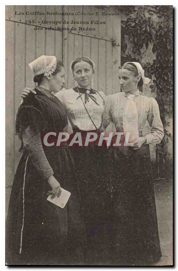 CPA Folklore Groupe de jeunes filles des environs de Redon 