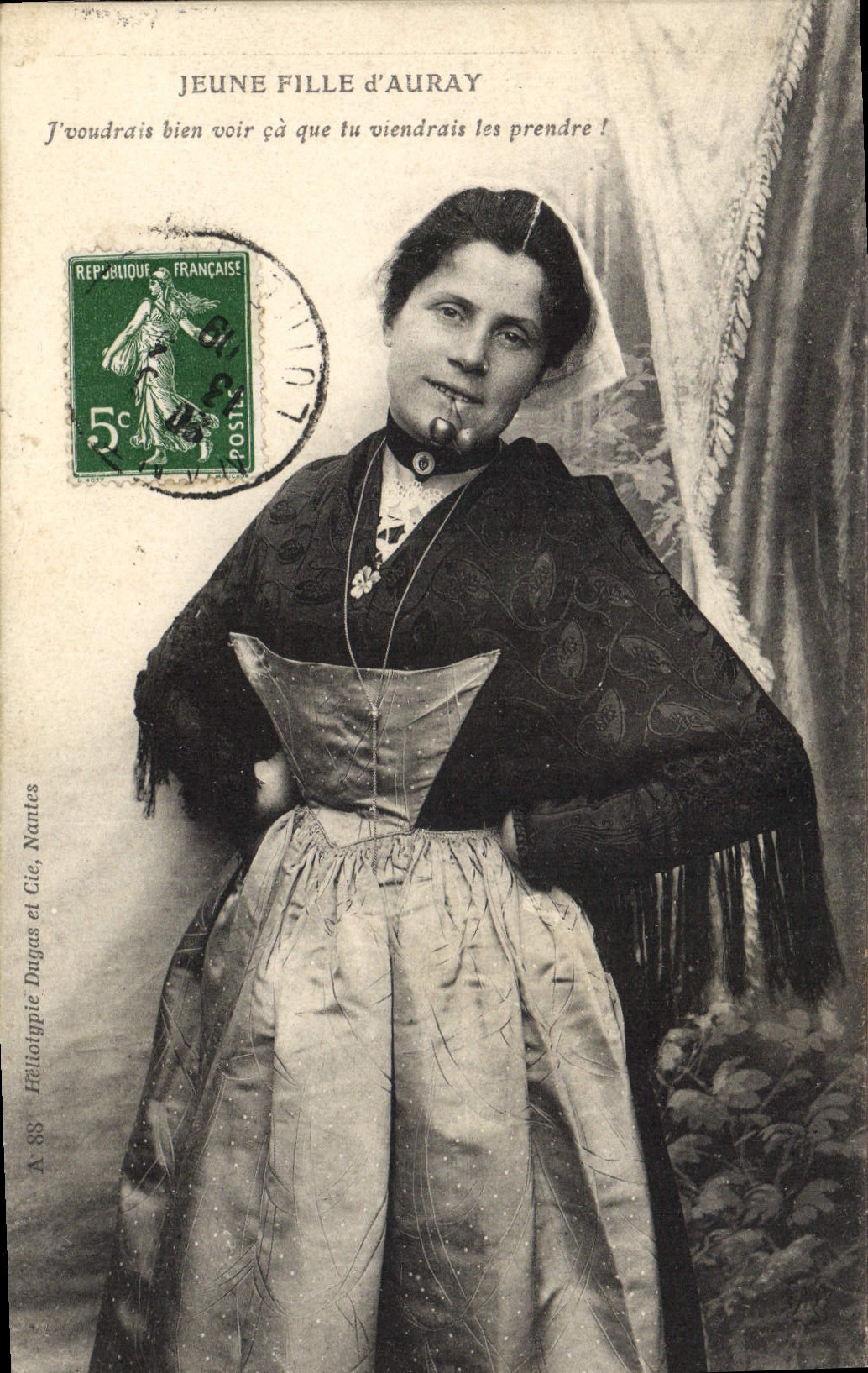 CPA Folklore Jeune fille d'Auray 