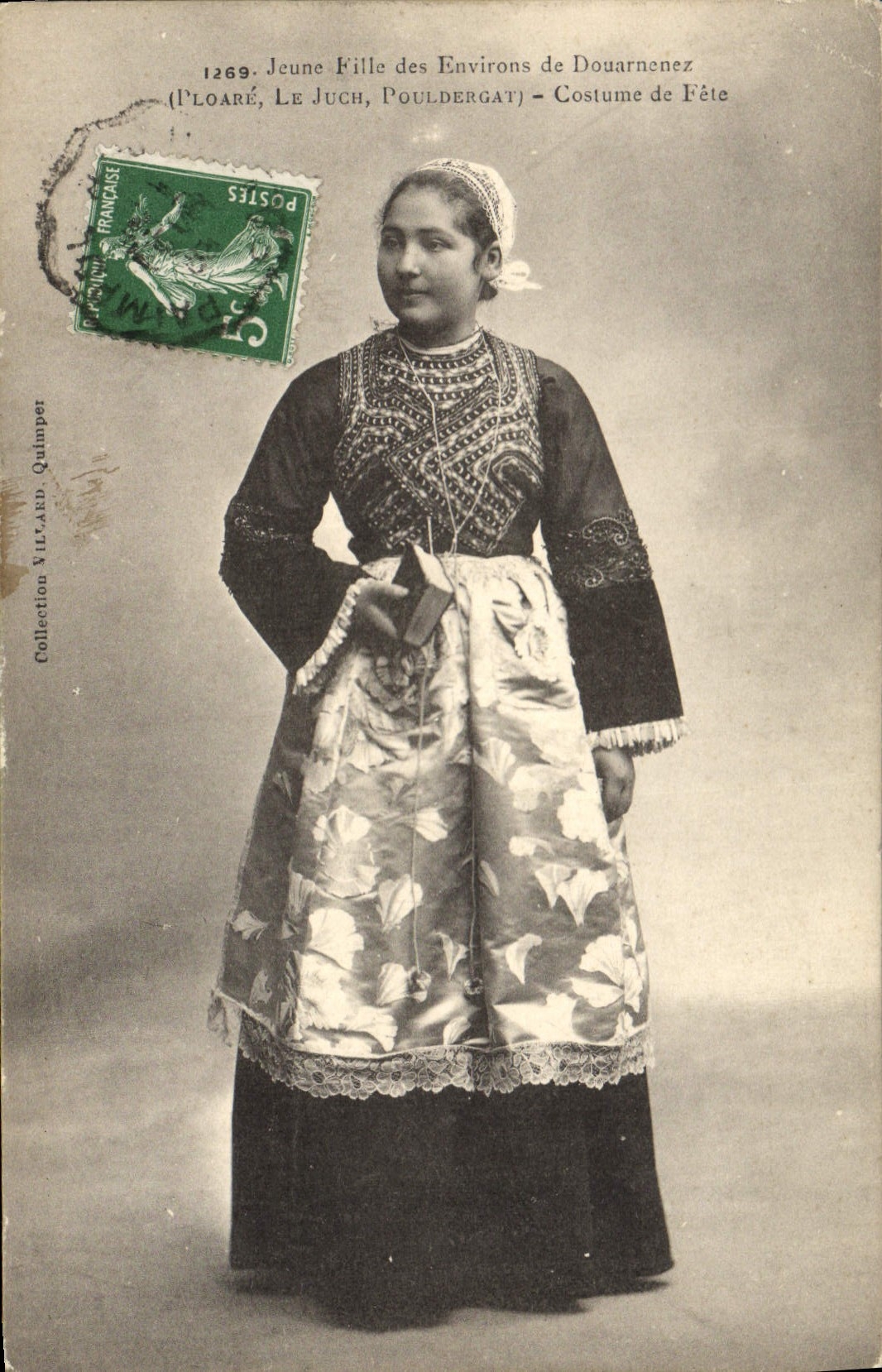 CPA Folklore Jeune fille des environs de Douarnenez Ploare Le Juch Pouldergat Costume de fete 