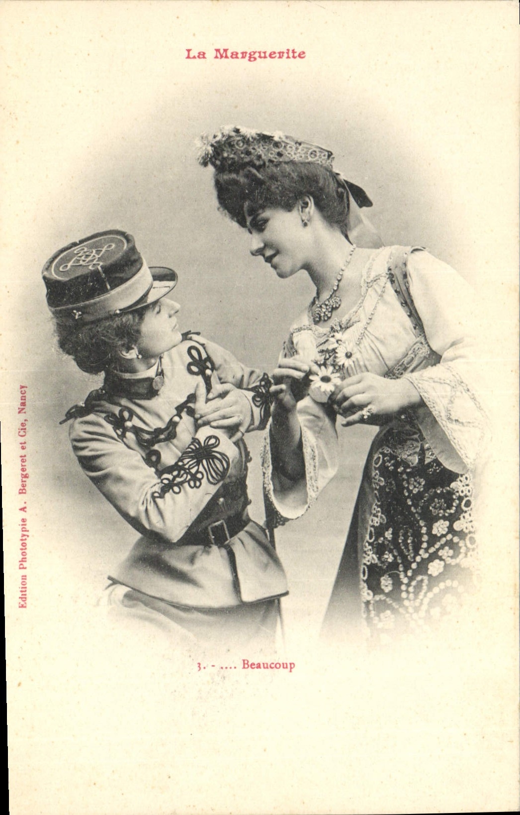 CPA Fantaisie Fleurs Femme La marguerite Militaria 