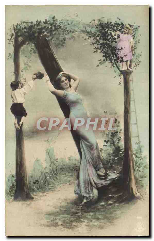 Femme et enfants dans un parc — illustration — série 485, éditeur CPAPHIL