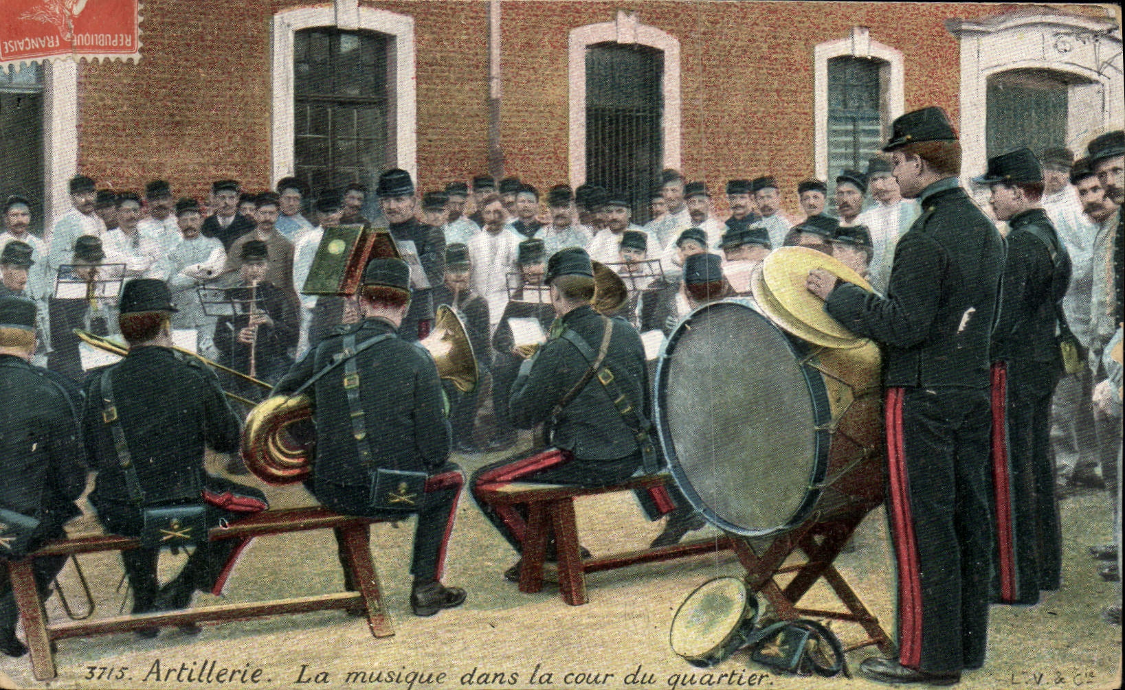 Artillerie. La musique dans la cour du quartier — L.T.V. & Cie, n° 3715