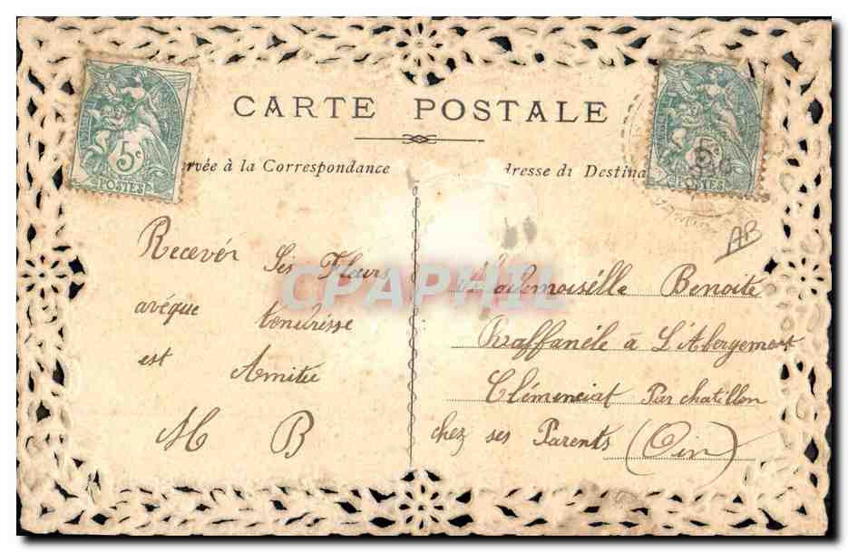 Bouquet de pensées — De loin, de près, je pense à vous — Carte postale ornée de dentelle — Reverso