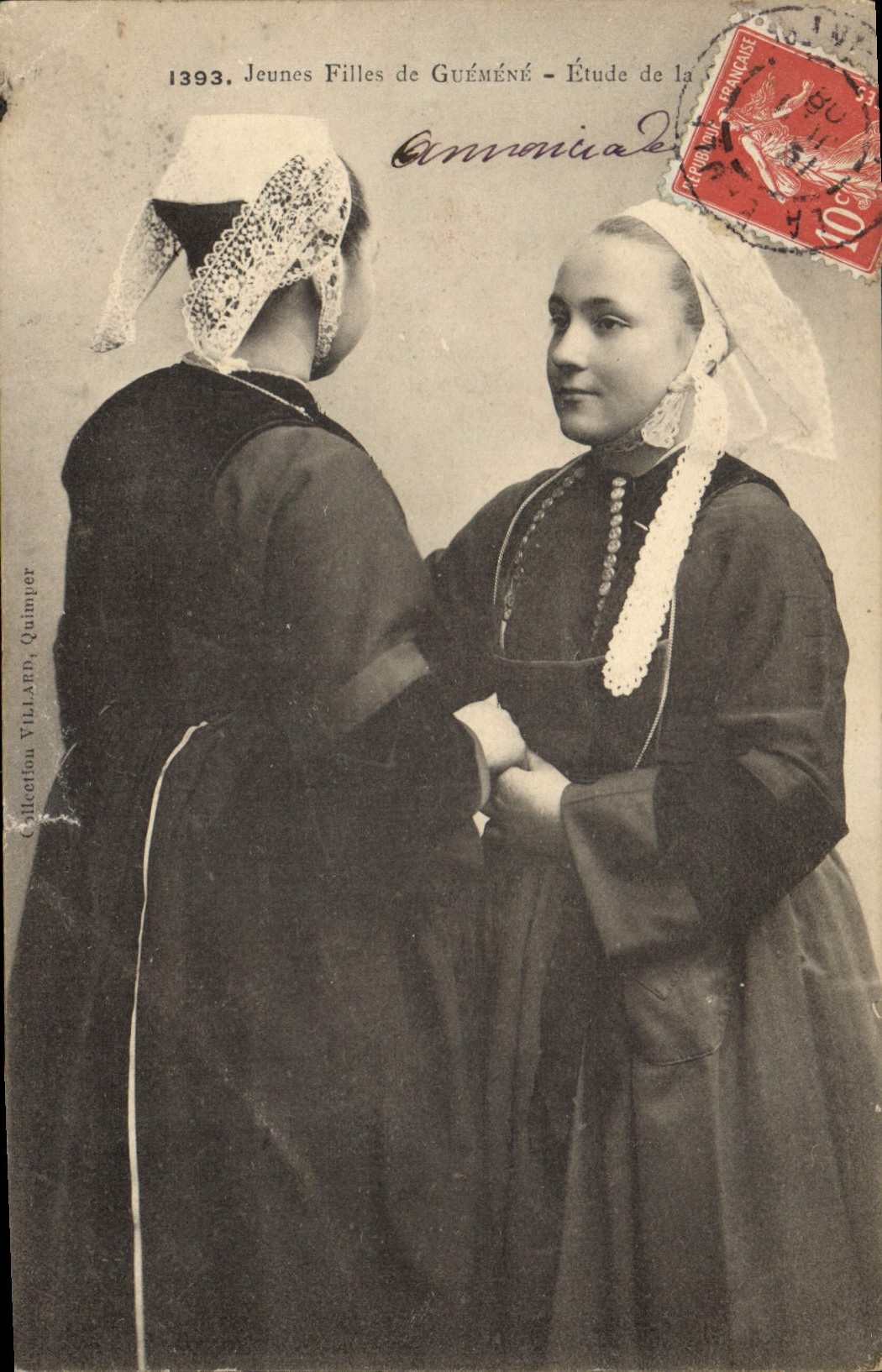 CPA Folklore Jeunes filles de Guemene 