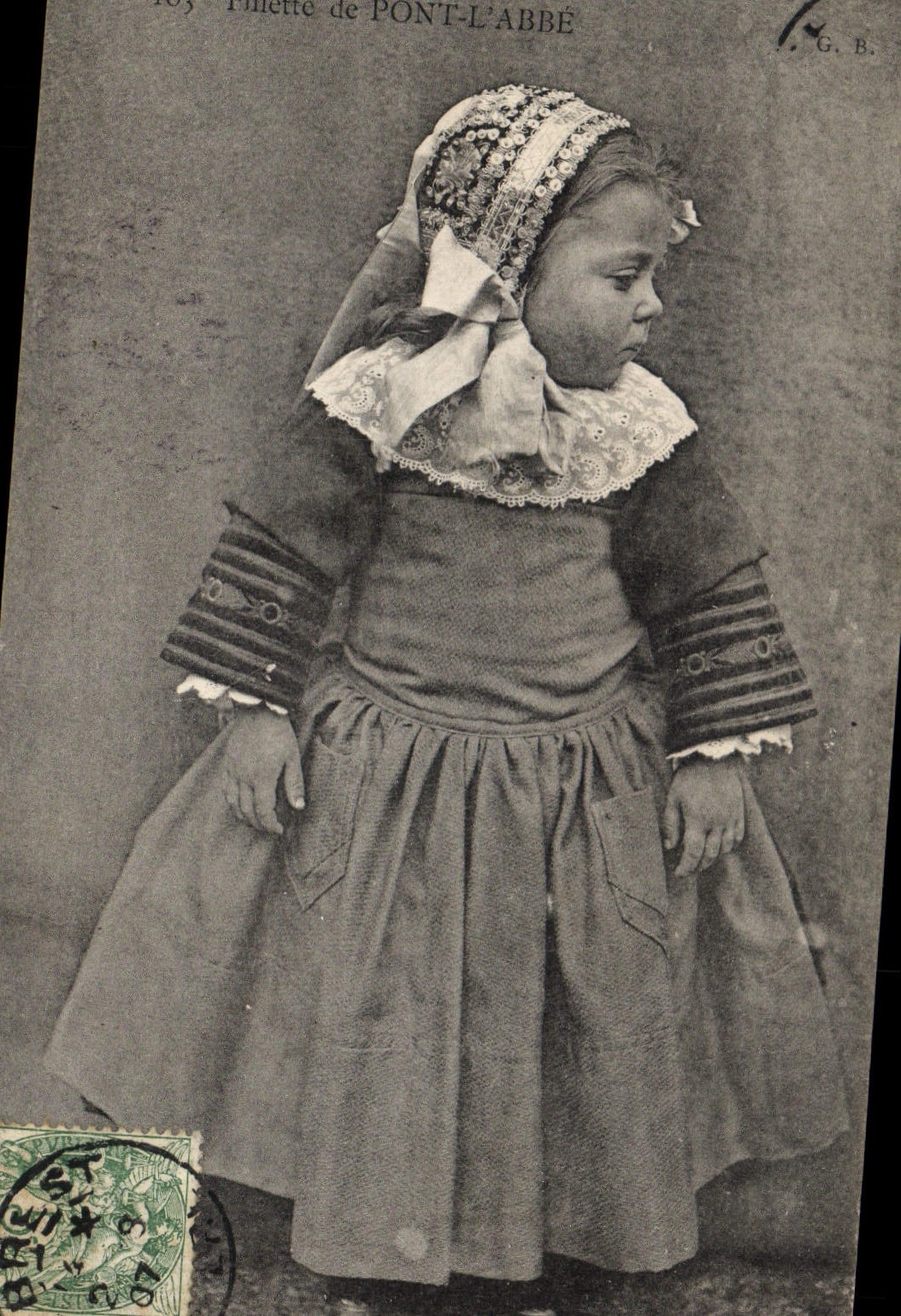 CPA Folklore Fillette de Pont L'Abbe 