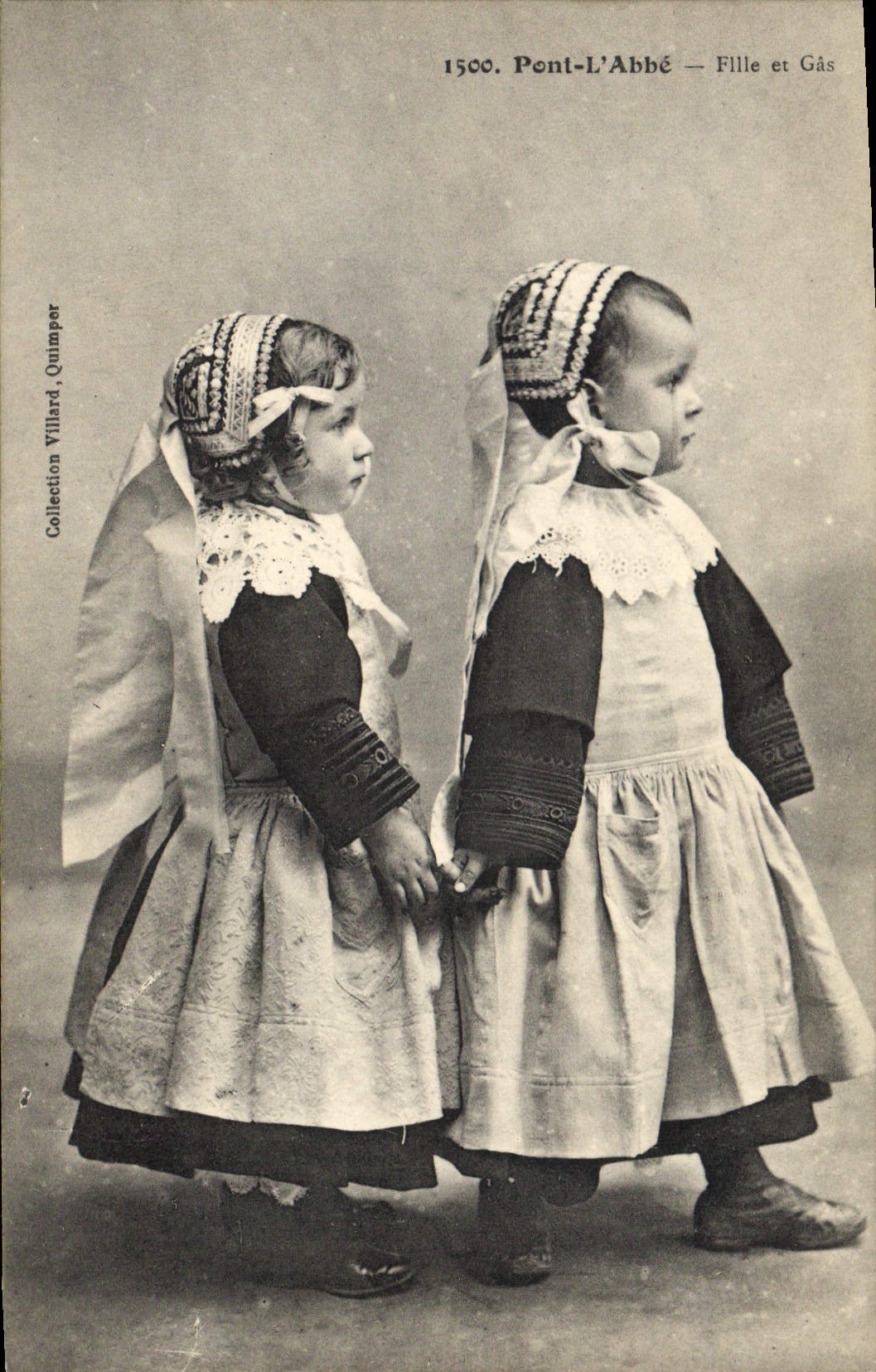 CPA Folklore Pont L'Abbe Fille et Gas Enfants