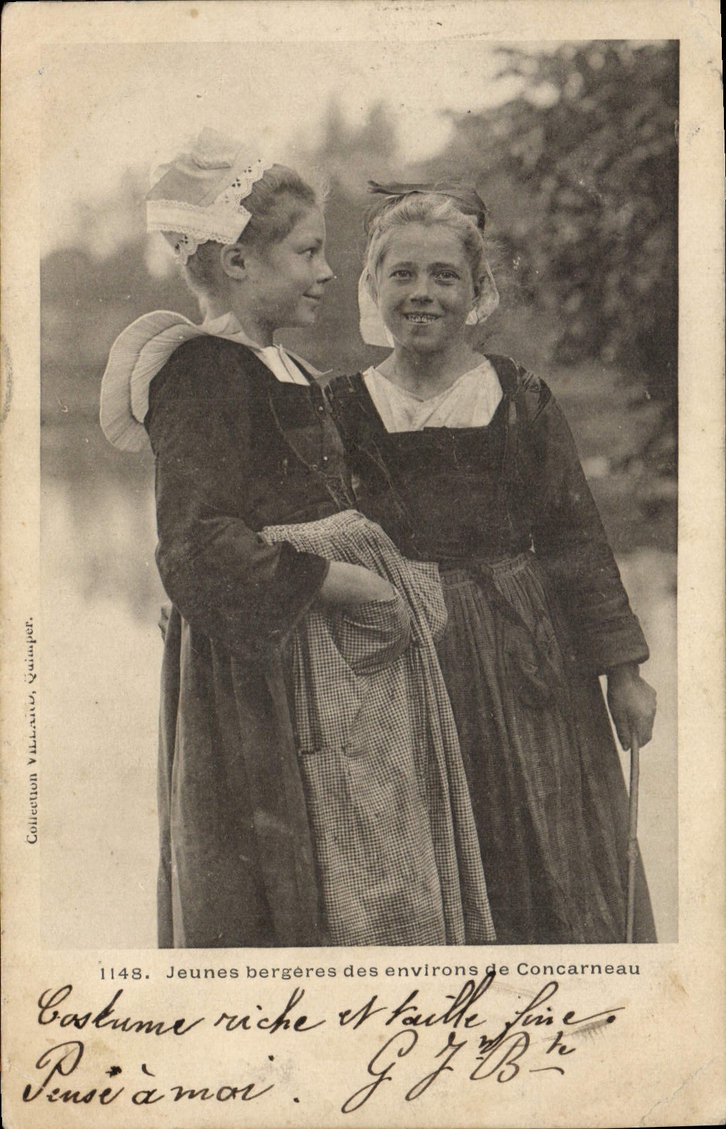 CPA Folklore Jeunes bergeres des environs de Concarneau