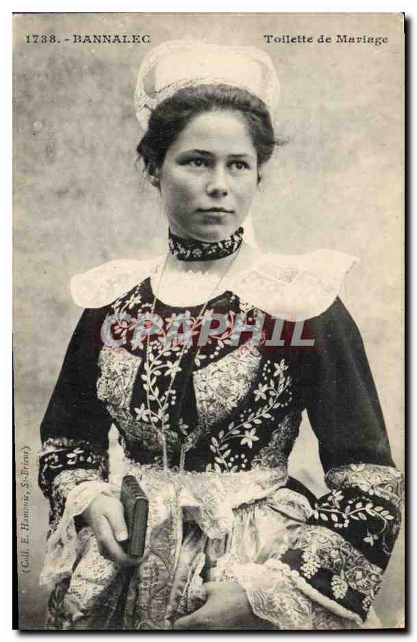 CPA Folklore Bannalec Toilette de mariage 