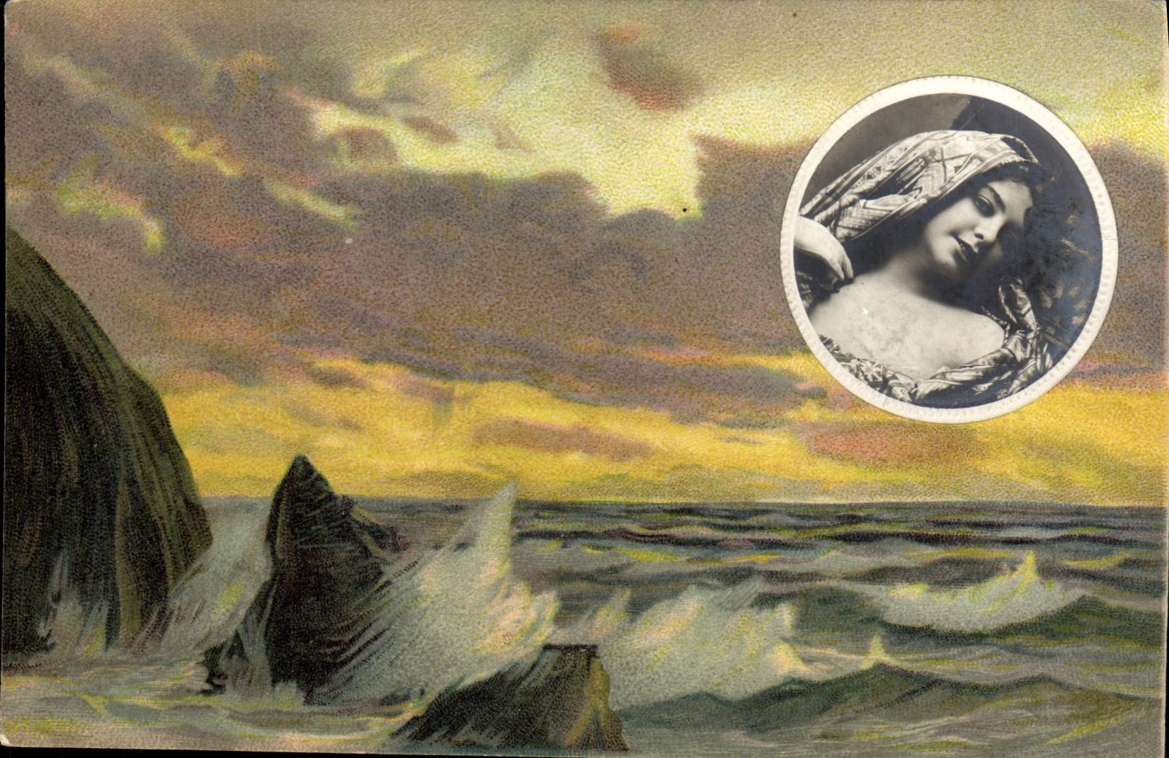 Coucher de soleil sur la mer — portrait féminin en insert — éditeur non identifié, n° 11877