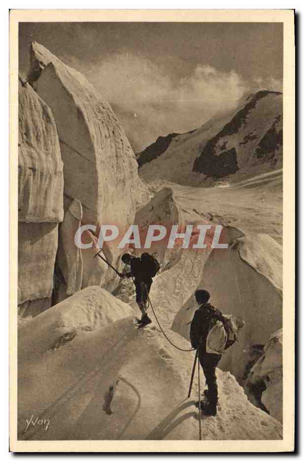 CPA Alpinisme Massif du Mont Blanc Glacier de Tre la Tete Dans les seracs du glacier a droite les pentes 