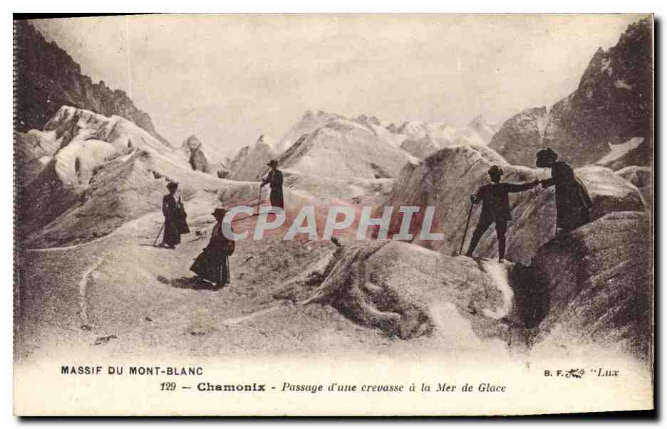 CPA Alpinisme Chamonix Passage d'une crevasse a la mer de glace 