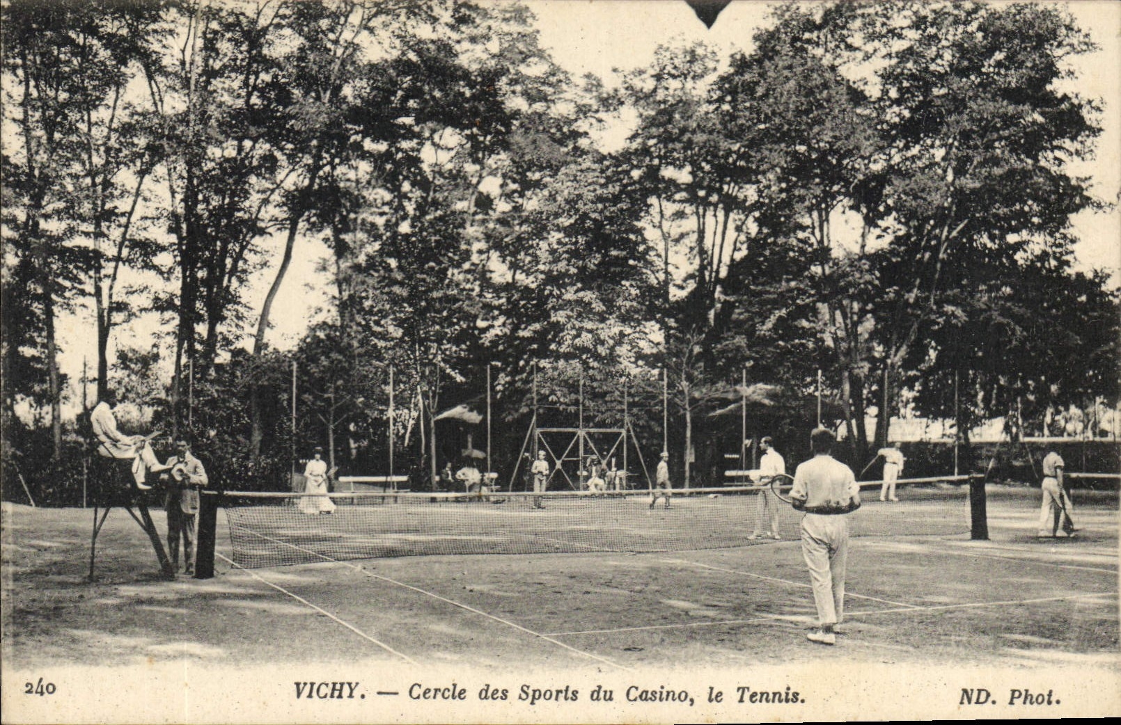 Vichy — Cercle des Sports du Casino, le Tennis — ND. Phot.
