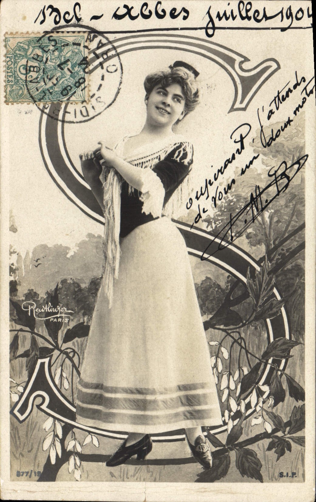 Femme en robe à franges — Reutlinger Paris — n° 877/19