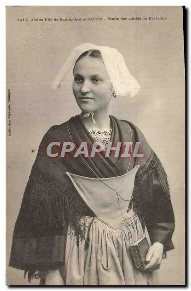 CPA Folklore Jeune fille de Sainte Anne d'Auray 