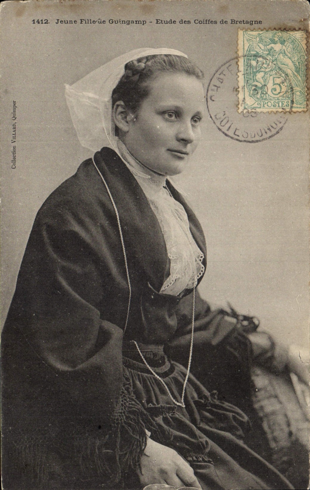 CPA Folklore Jeune fille de Guingamp 