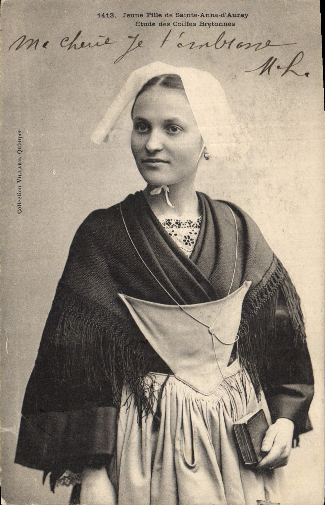 CPA Folklore Jeune fille de Sainte Anne d'Auray 