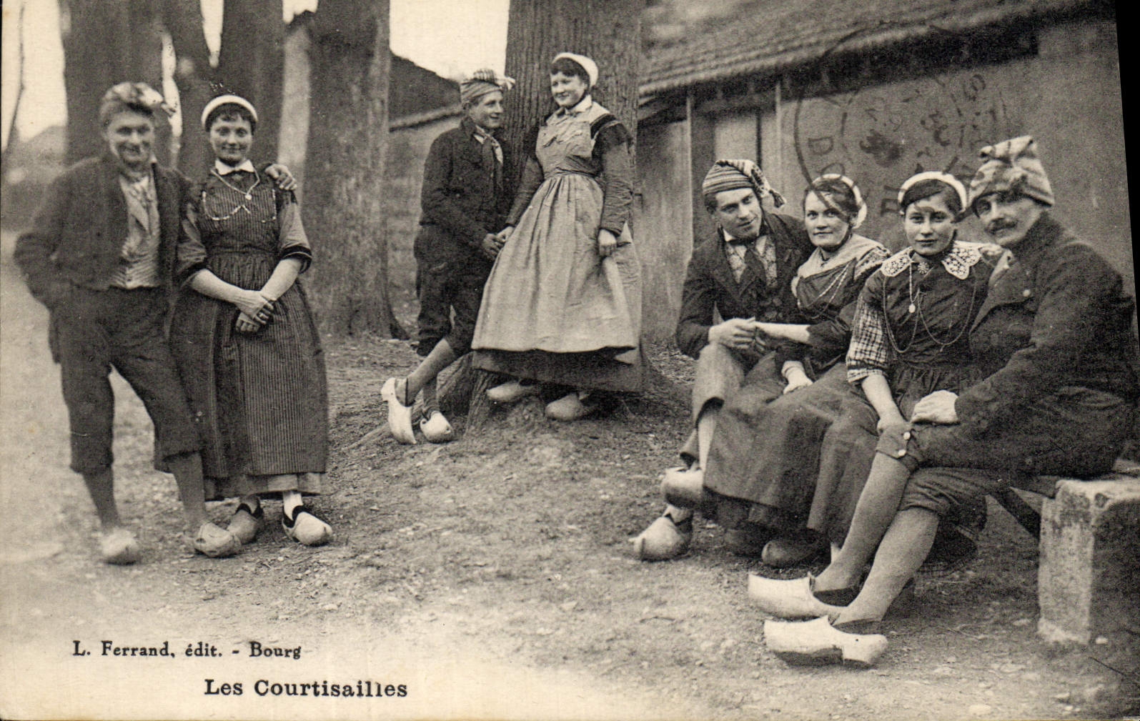 CPA Folklore Les Courtisailles 