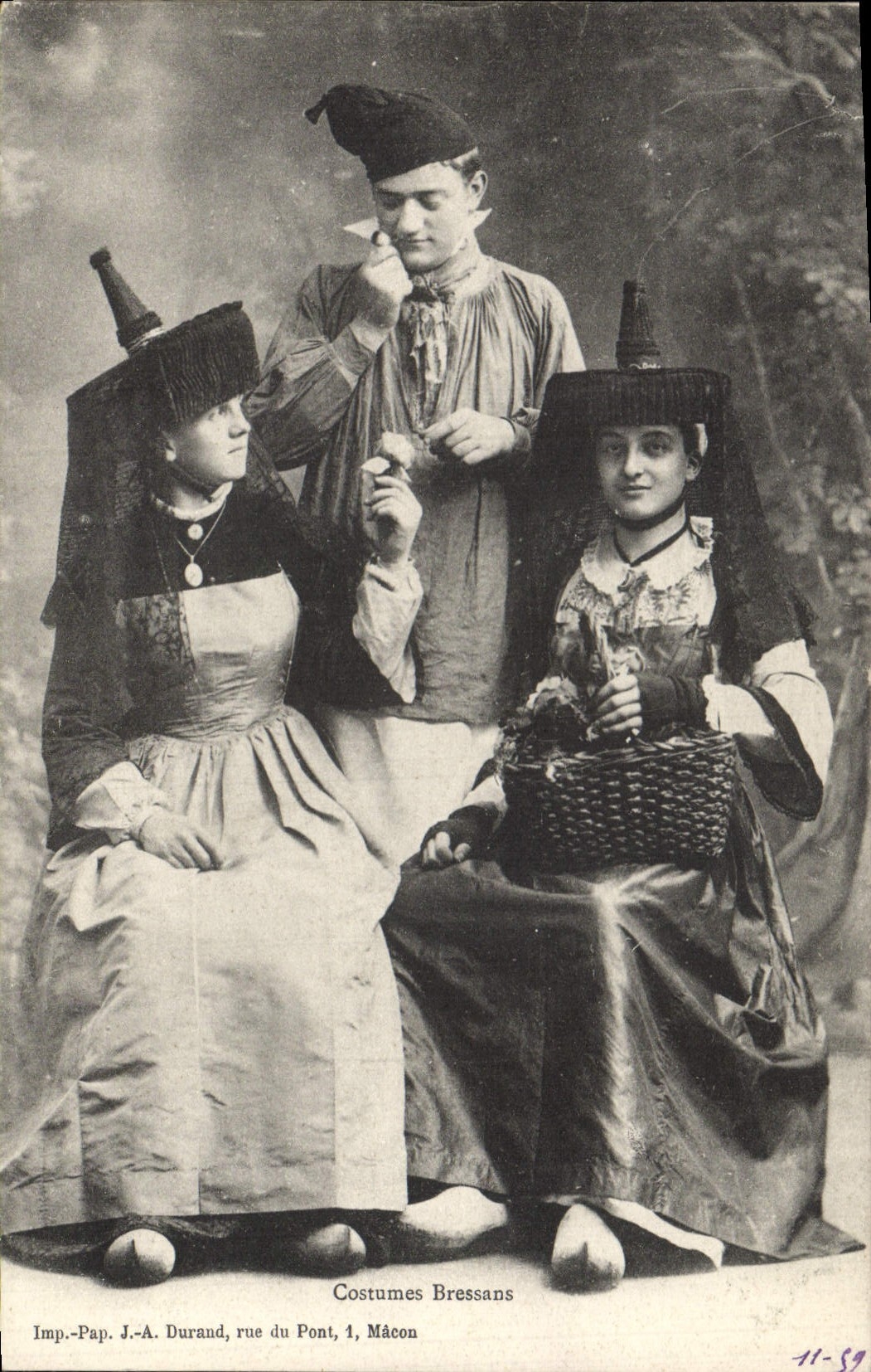 CPA Folklore Costumes Bressans
