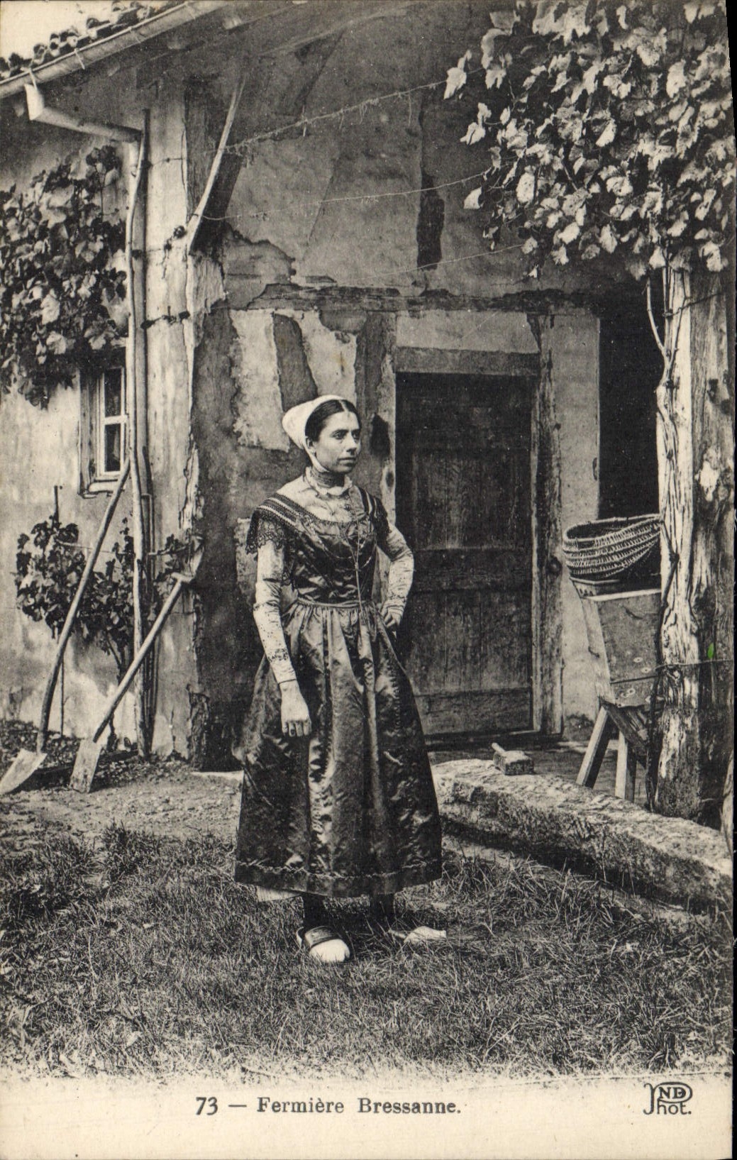 CPA Folklore Fermiere Bressanne
