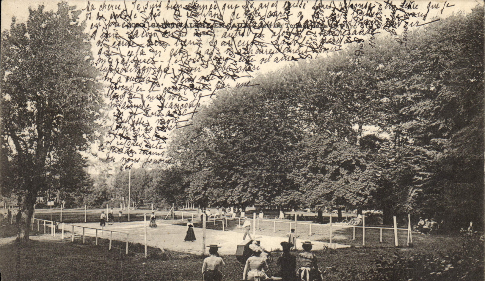 Terrain de tennis à Saint-Maur-des-Fossés — éditeur non identifié, n° de série non visible