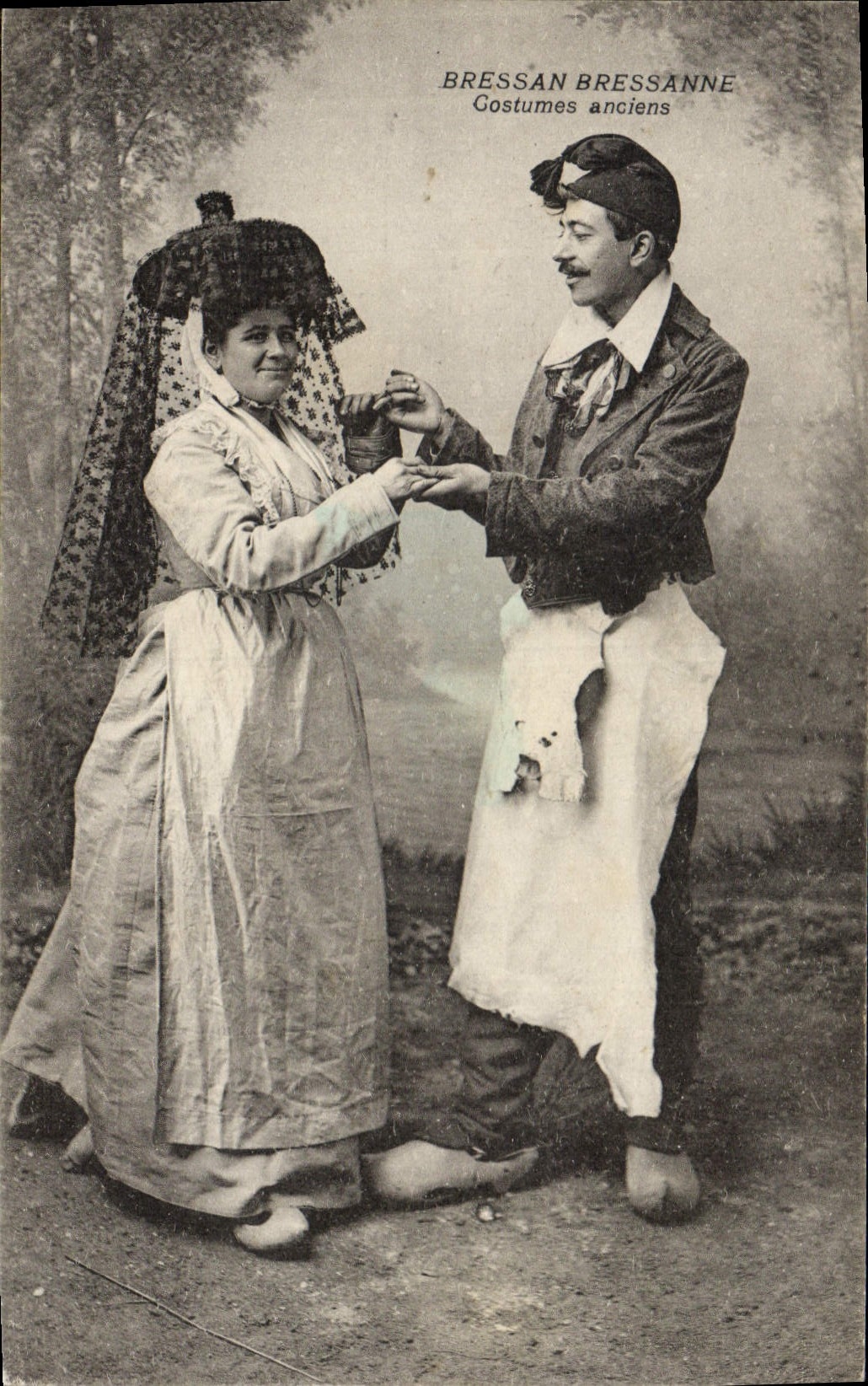 CPA Folklore Bressan Bressanne Costume anciens 