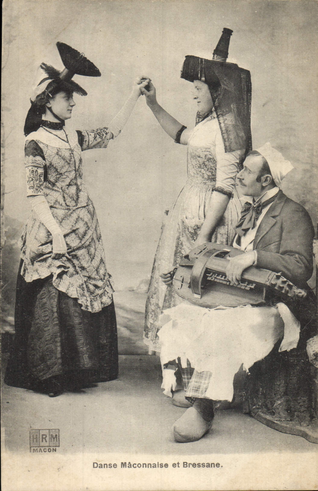 CPA Folklore Danse Maconnaise et Bressane 