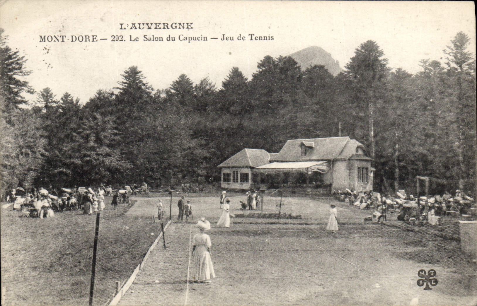 Mont-Dore — Le Salon du Capucin — Jeu de Tennis