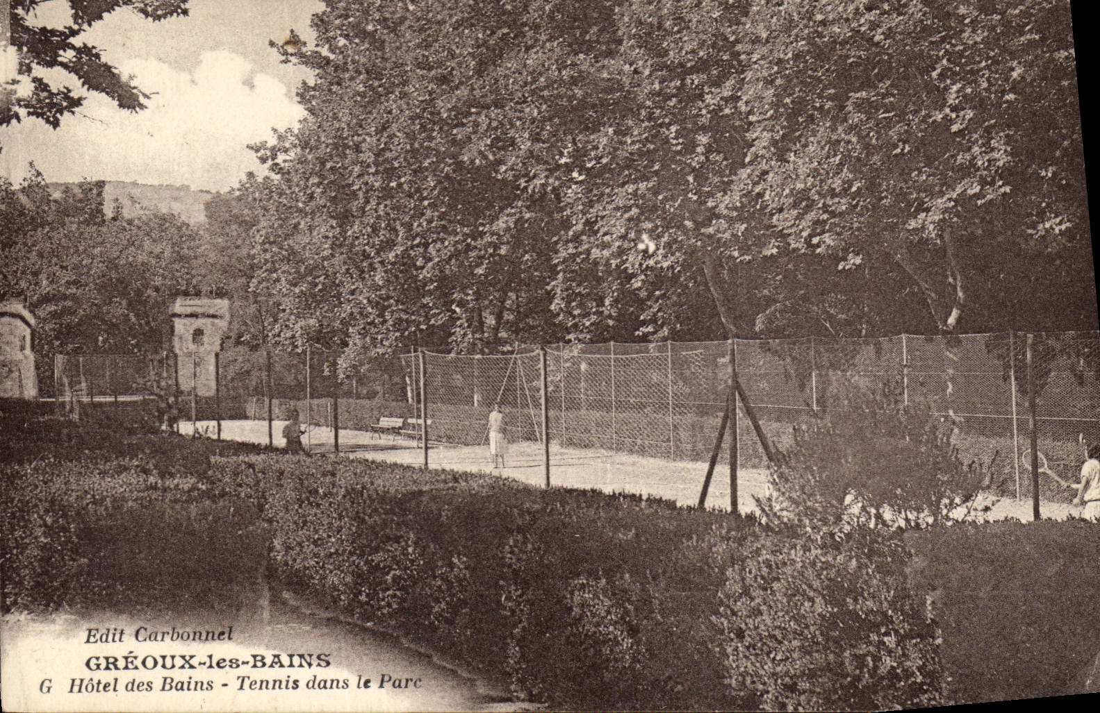 Gréoux-les-Bains — Tennis dans le parc — Edit Carbonnel, série G