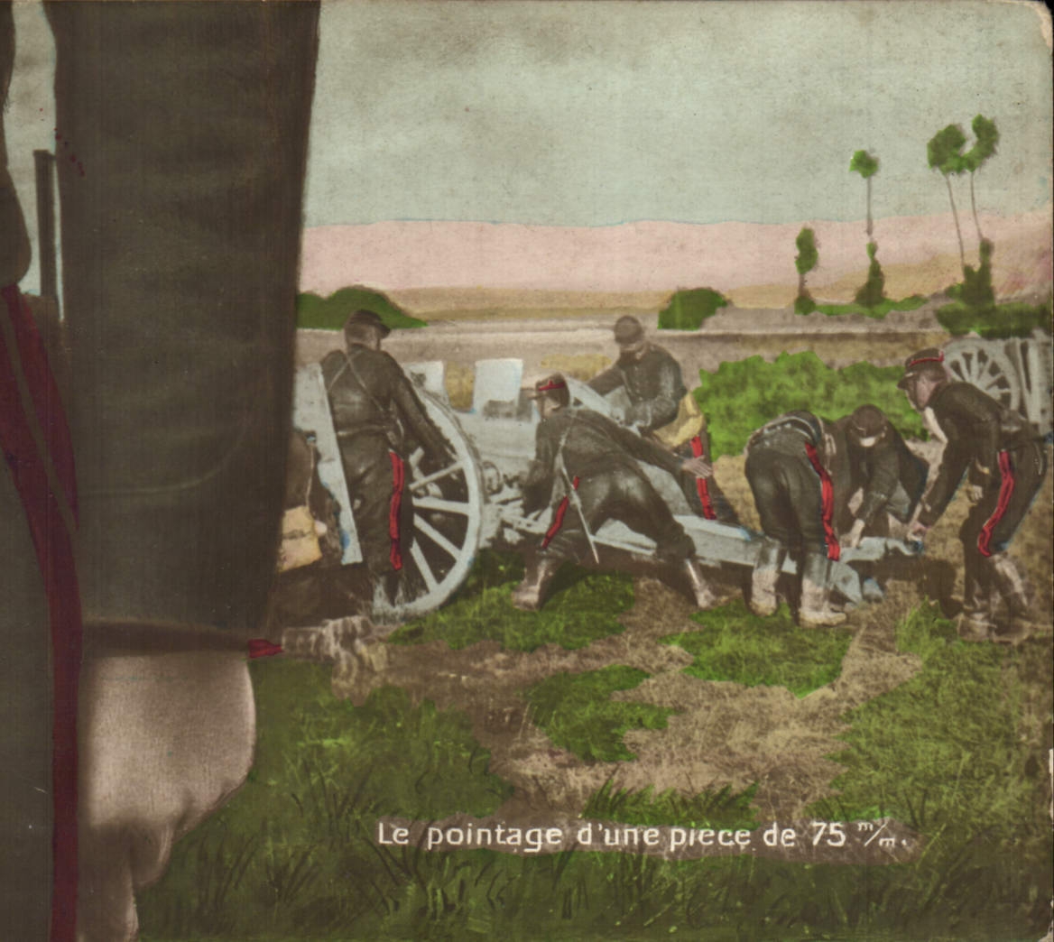 CPA Puzzle Militaria Le pointage d'une piece de 75mm Canon 