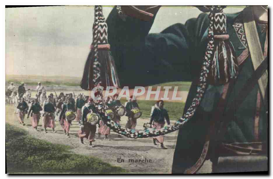 CPA Puzzle Militaria En marche Zouaves 