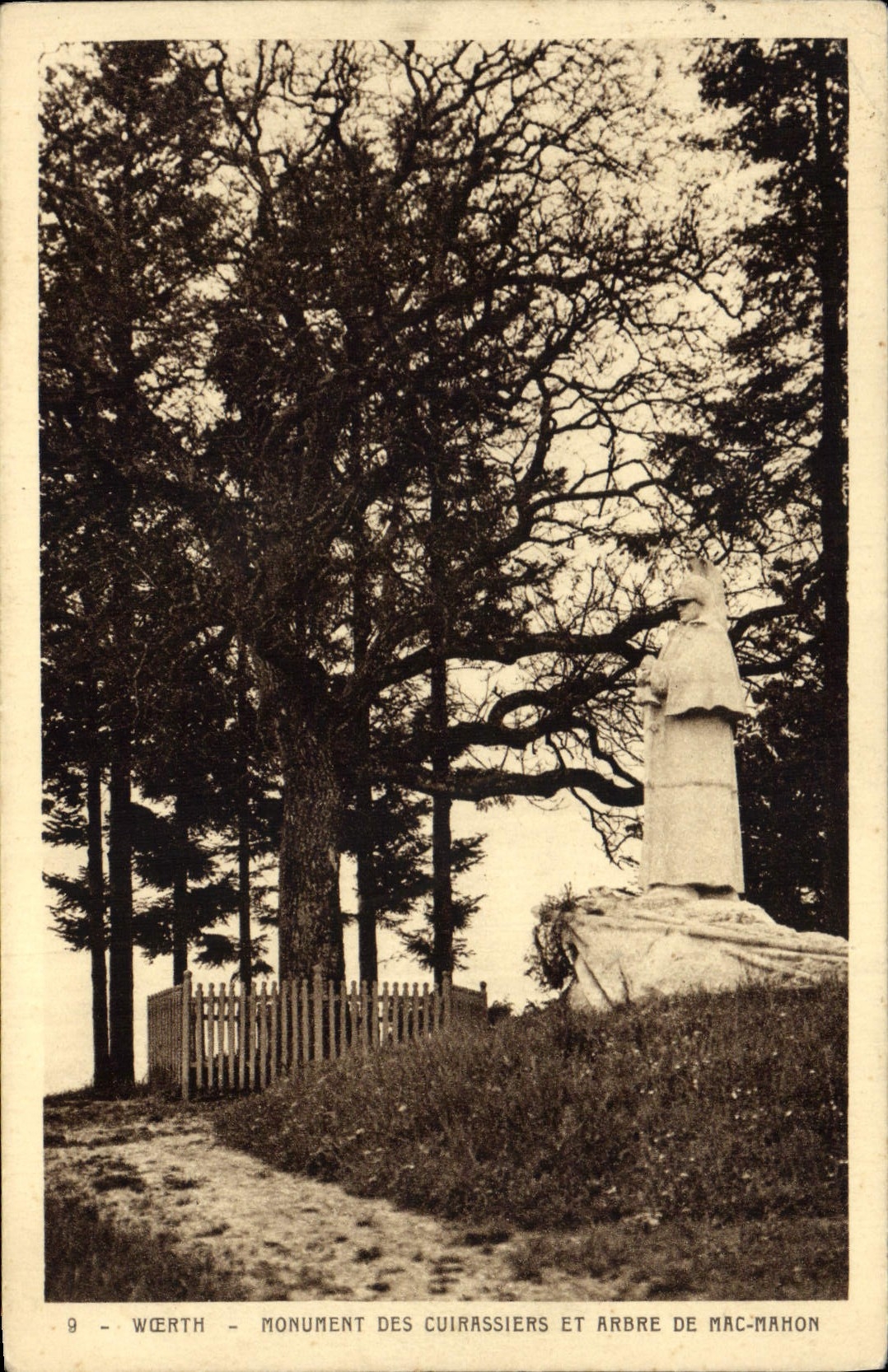 CPA Arbre Woerh Monument des cuirassiers et arbre de Mac Mahon Militaria
