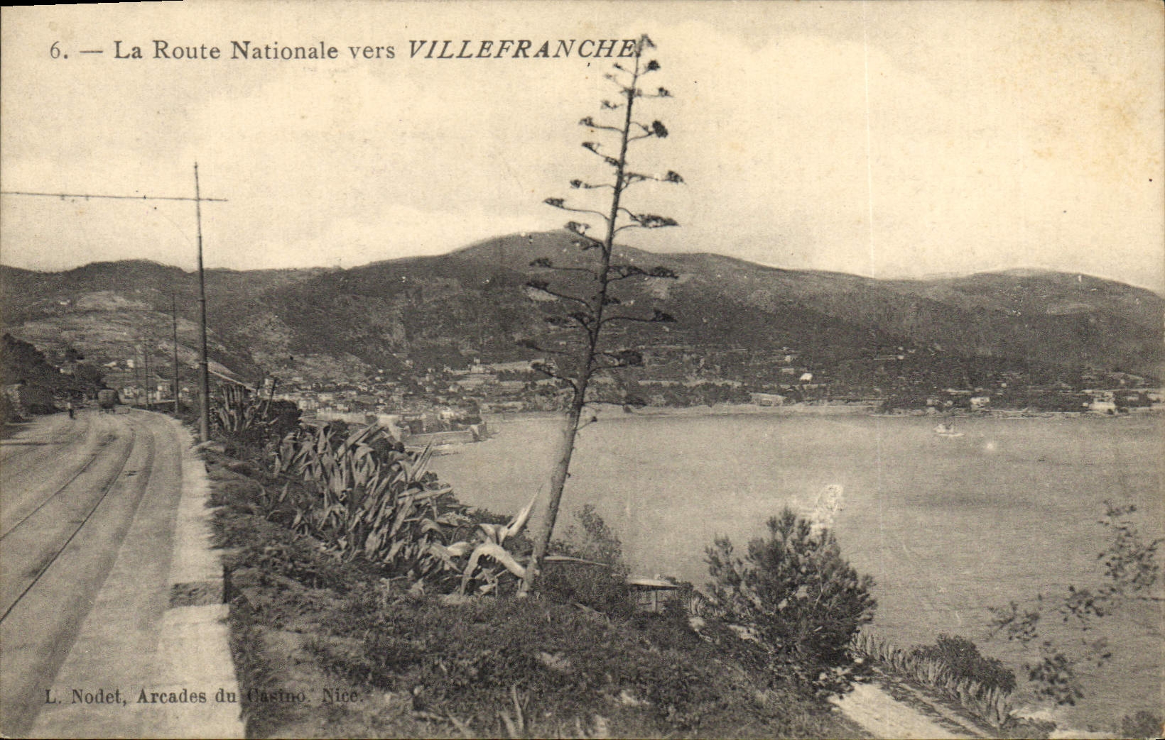 CPA La route nationale vers Villefranche 